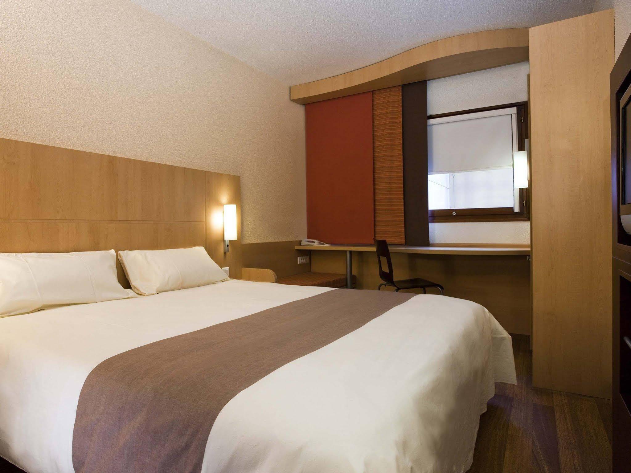 Ibis Alencon Hotel Luaran gambar